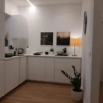 Cris House شقة