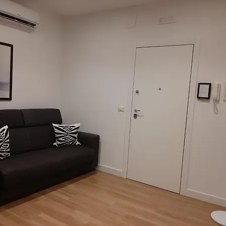 Cris House باري
