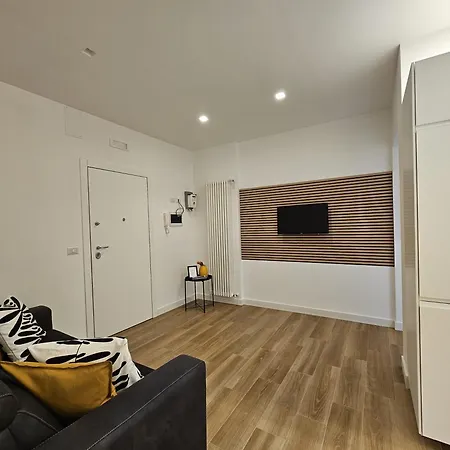 Cris House * باري