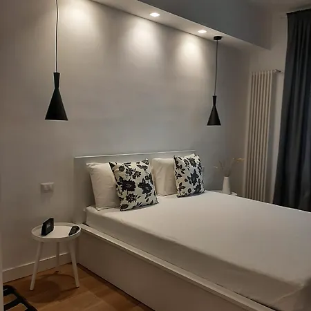 דירה Cris House
