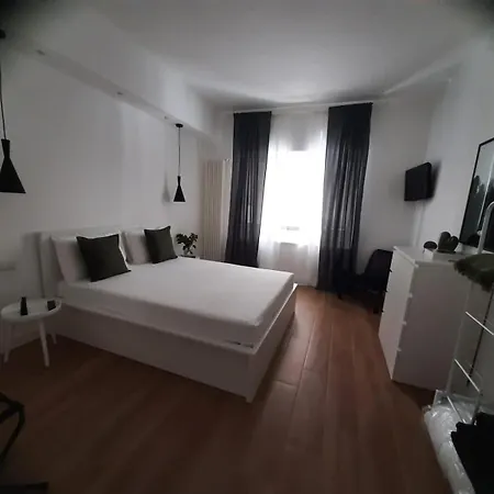 דירה Cris House