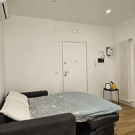 Cris House Apartman *